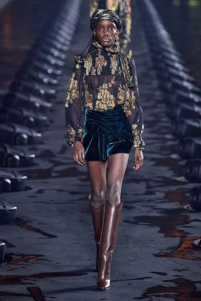 Look 14
